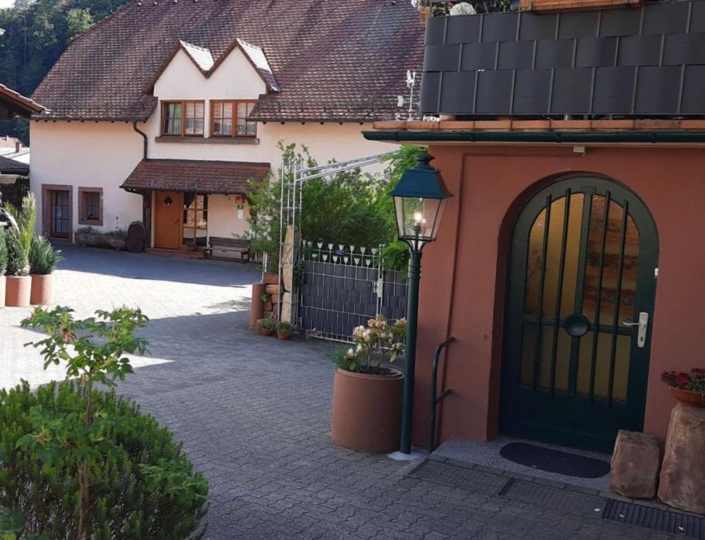 Pension - Gaestehaus Zum Pfaelzerwald Hinterweidenthal Exterior photo